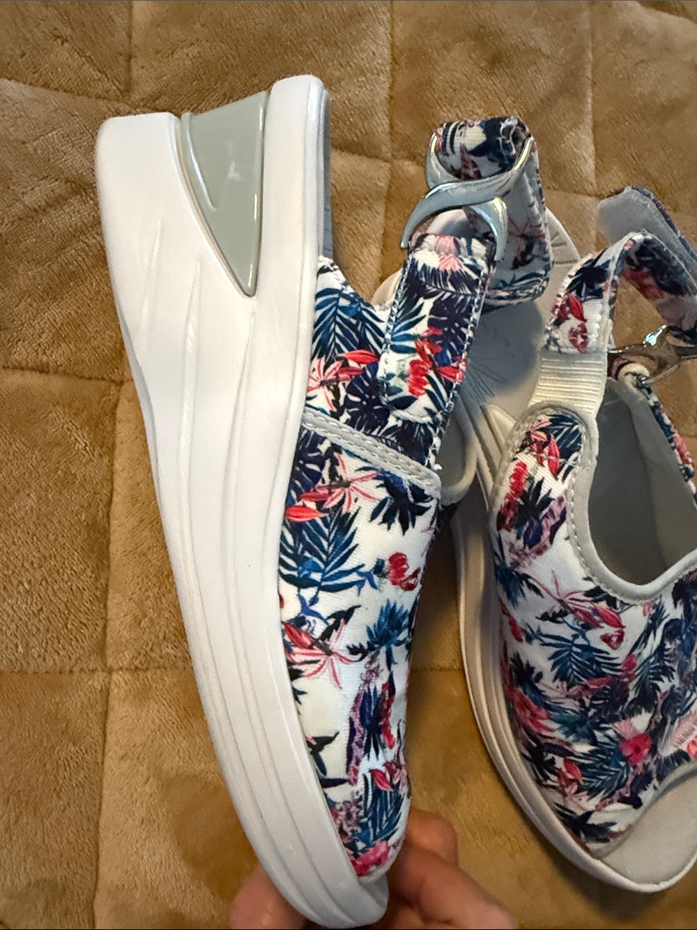Bzees White Floral Slingback Sandals with Navy & Pink Tropical Print - Picture 6 of 8